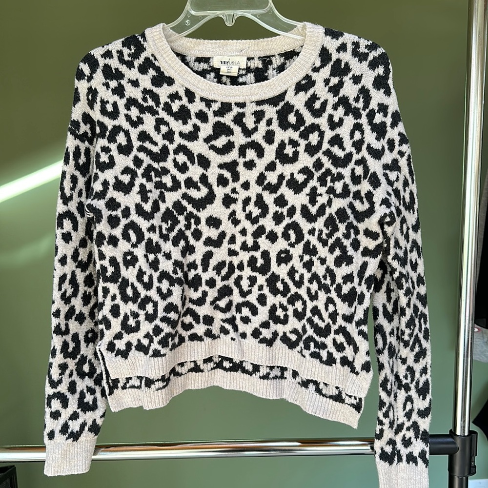 Yes Lola cheetah sweater size small